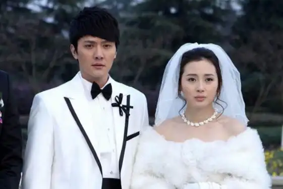 赵丽颖冯绍峰9年五次擦肩而过:你来我热情相拥,你走我坦然放手_合作