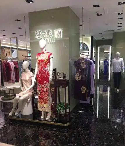 无锡橙v有特权# 蔓楼兰是一个上海的旗袍品牌,这家蔓楼兰在大东方