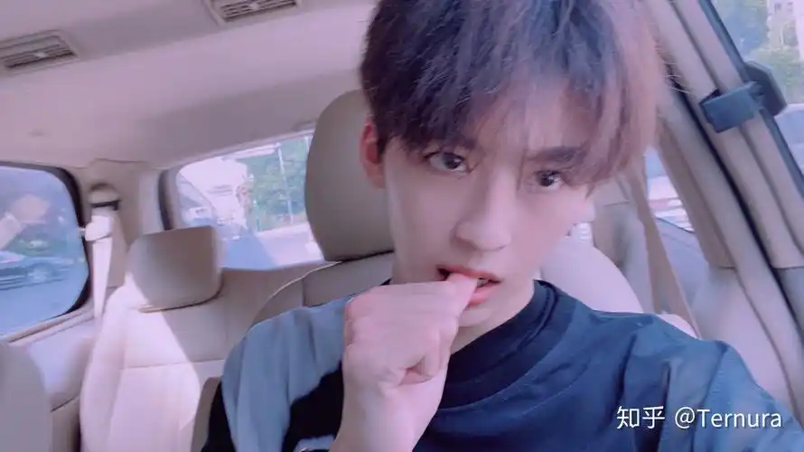 r1se何洛洛的绝美图,我蹲一波? - 知乎