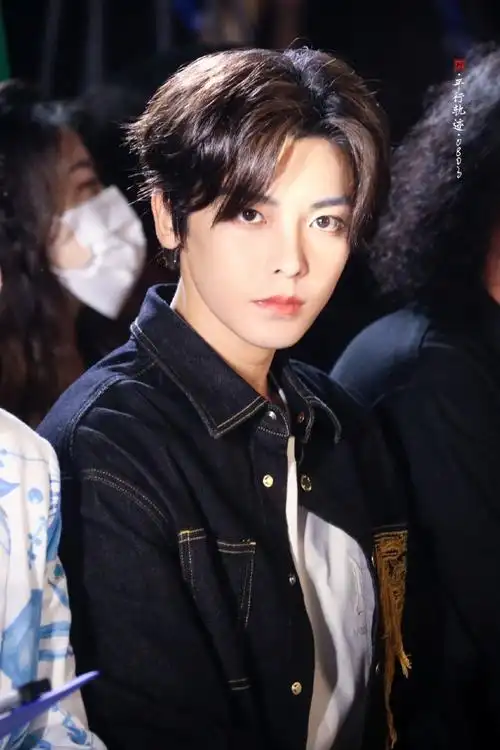 侯明昊看秀状态