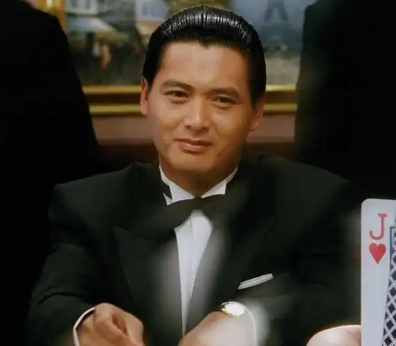 鹿晗模仿周润发赌神造型帅气背头引争议要超越发哥