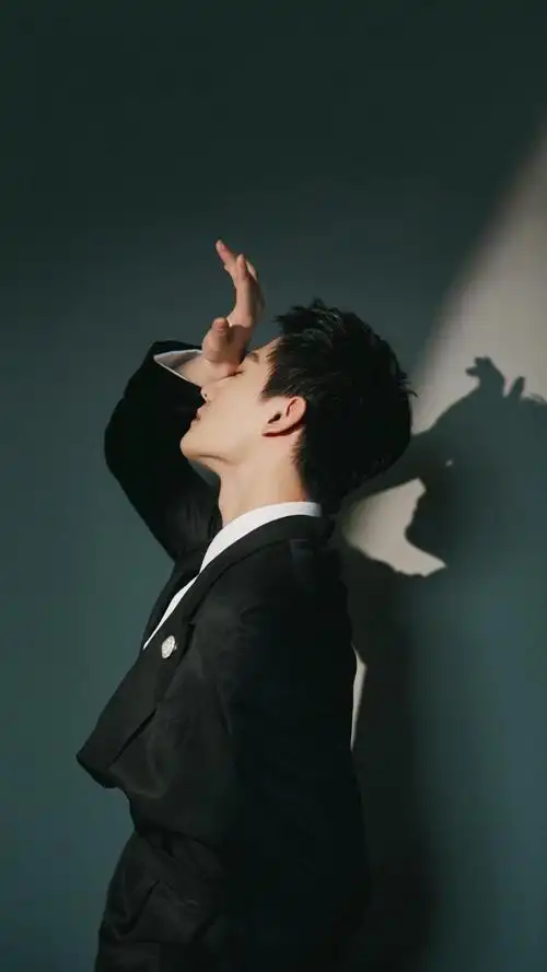 帅气西装男神杨洋黑色系列休闲时尚迷人写真,高清图片,手机锁屏桌面