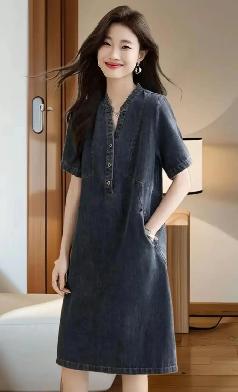 家人们,谁懂啊?这条牛仔连衣裙简直是中老年时