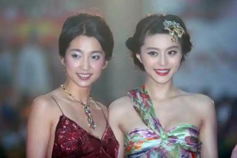 范冰冰与李冰冰各个时期的合影,你觉得哪位"冰冰"更美?