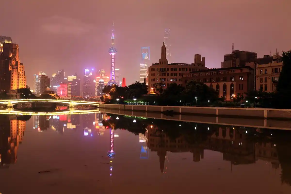 实拍上海外滩夜景