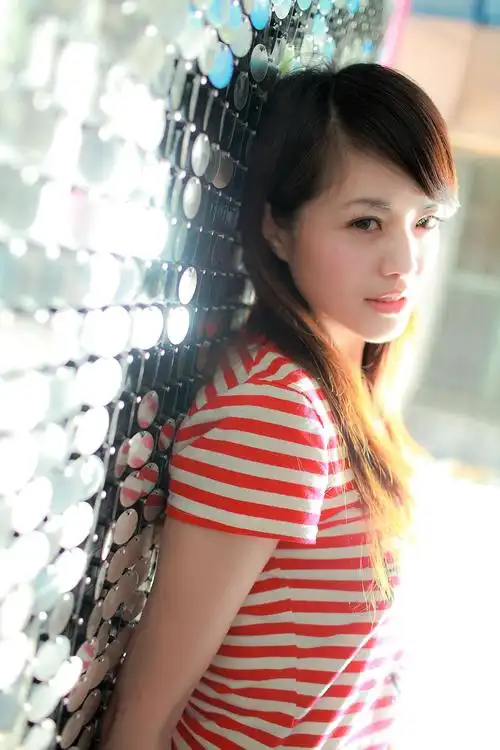 酥胸爆乳美女lalababy包臀裙性感诱惑写真