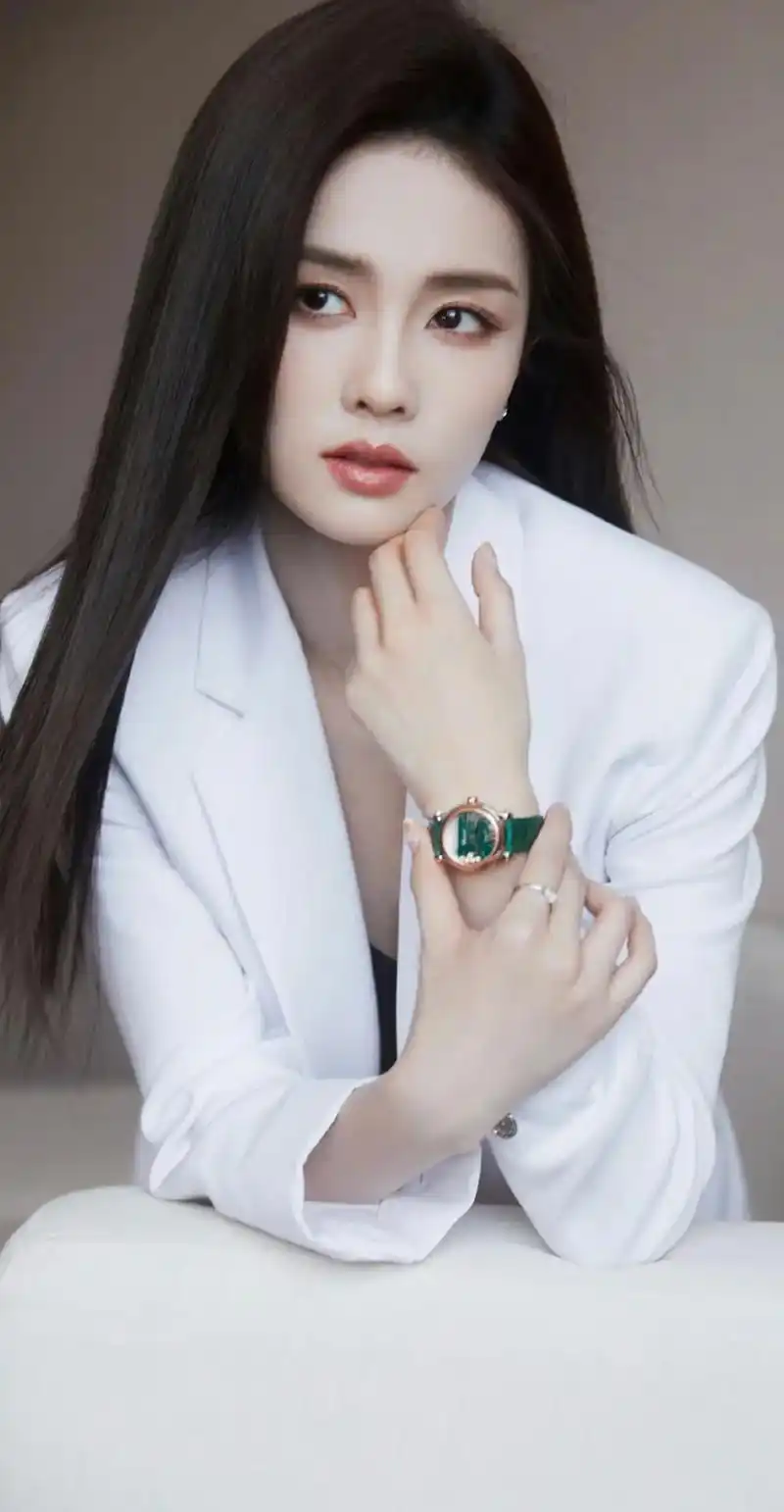 白鹿1994年9月23日出生于江苏省常州市中国内地女演员模特