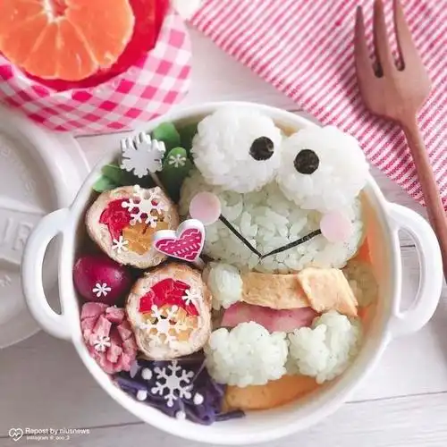 日本妈妈手作"三丽鸥造型便当",布丁狗咖喱饭可爱到舍不得吃