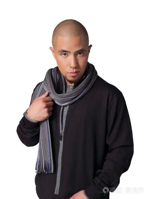 有吸引力的光头男人