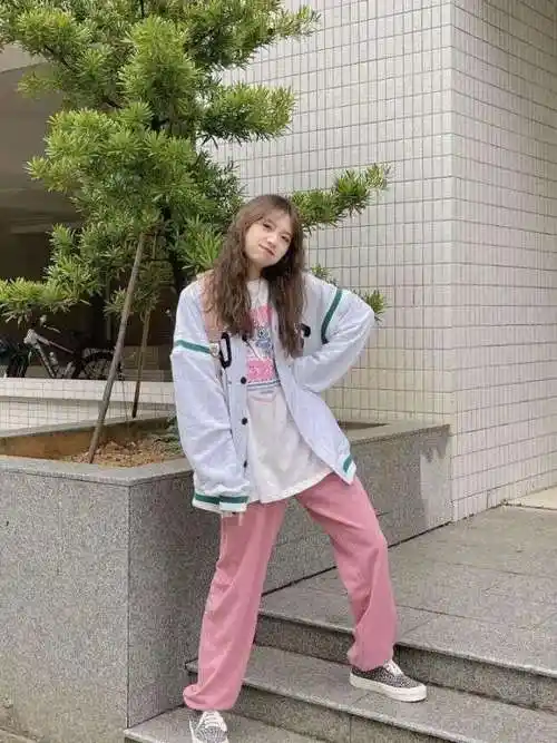 女生拍照站姿姿势简单好拍又易学拍照可爱又搞怪