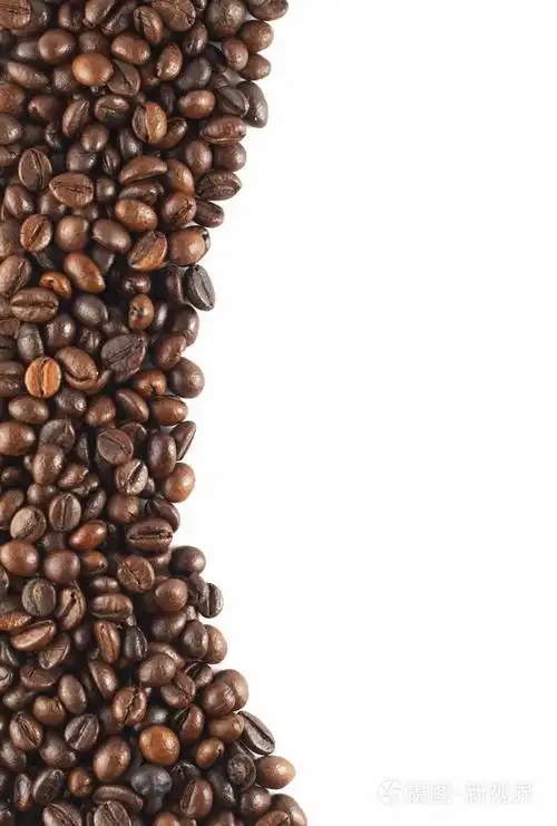 在白色背景上的咖啡豆