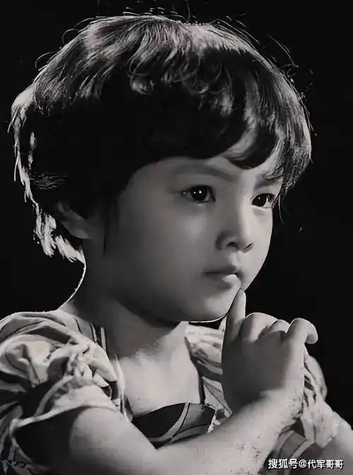 纪宝如曾感慨,她的童年里未曾体验到家庭带来的幸福与快乐.