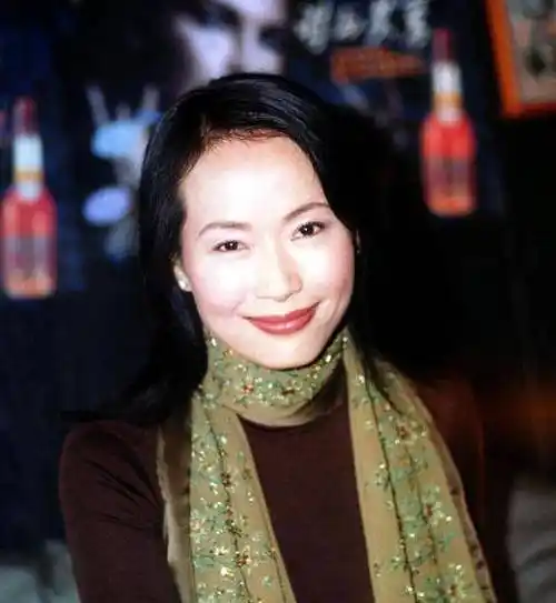 原创叶童目睹丈夫接连背叛却不离不弃如今的她证实赵雅芝没说错