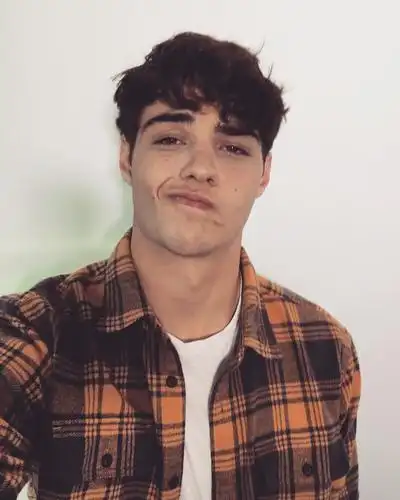 诺亚·琴蒂内奥 noah centineo的图片