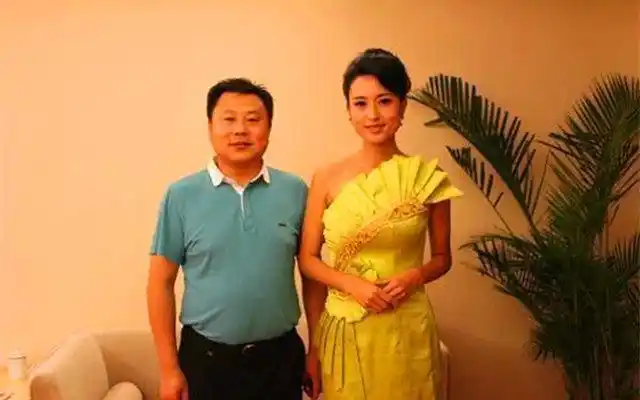 不过王吉财过去有过一段婚姻,并且和前妻还育有一子,所以结婚后张蕾就