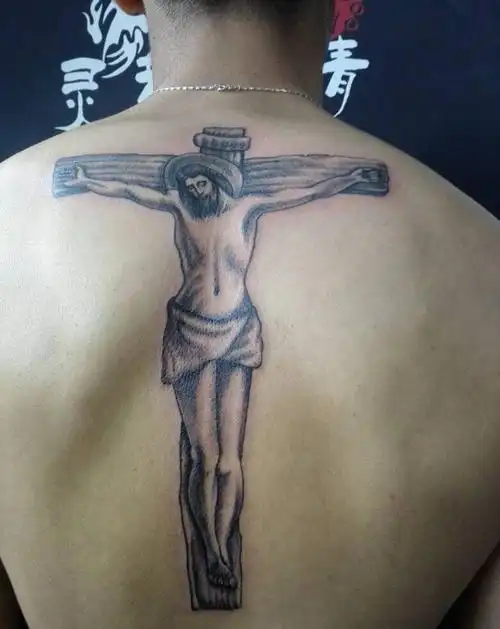 耶稣受难纹身图片_背部欧美宗教纹身图案
