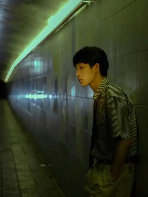 王家卫电影感写真调色调重庆森林情绪照