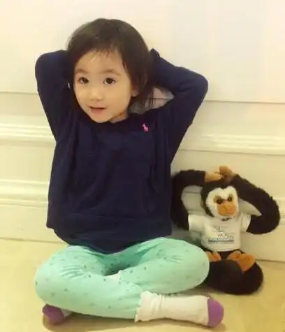萌神不是白给哒李小鹏女儿奥莉学猴子捞月