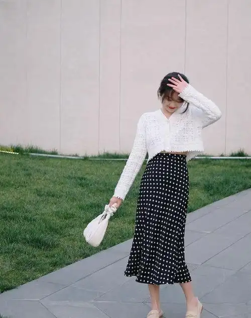 小个子夏天怎么穿利用上短下长法则搭配时髦显瘦更显腿长