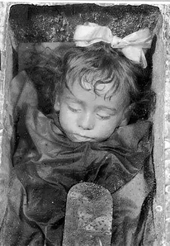 探秘西西里岛木乃伊:僵硬干尸列队而立(组图)