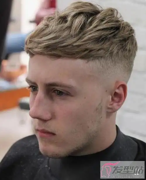男生发型锅盖头铲两边【相关词_00后男生锅盖头发型】