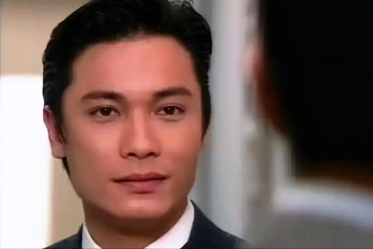 事业巅峰抛弃发妻,二婚与小12岁娇妻孕有一女,罗嘉良真的幸福吗