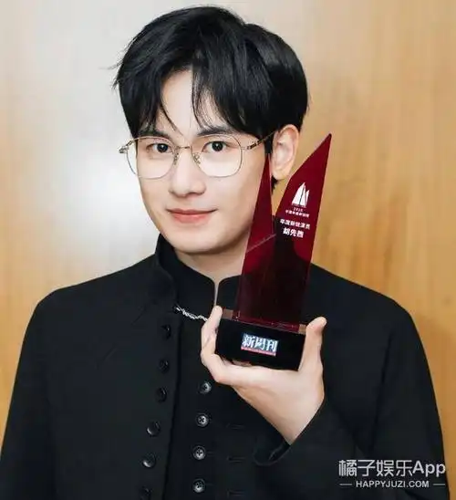 胡先煦女装照神似陈都灵,严宽ai换脸撞脸娜扎?帅哥就该被泥塑!_女生