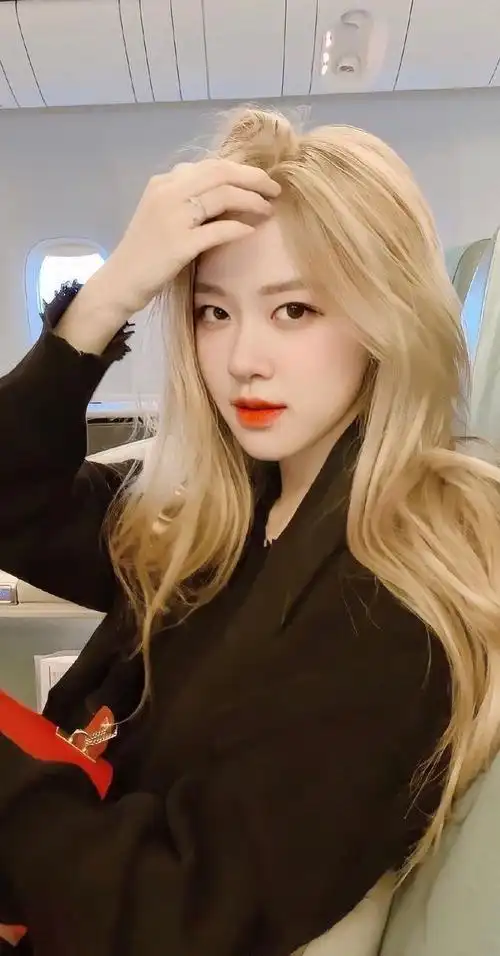 rose朴彩英壁纸|月亮不会奔向你,但我会