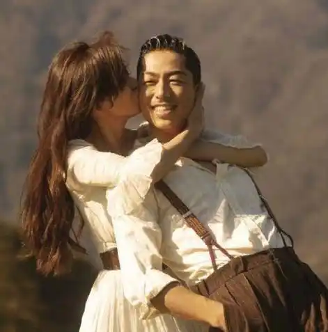 原创原创46岁林志玲罕秀恩爱穿着清凉坐丈夫腿上结婚2年仍未怀孕