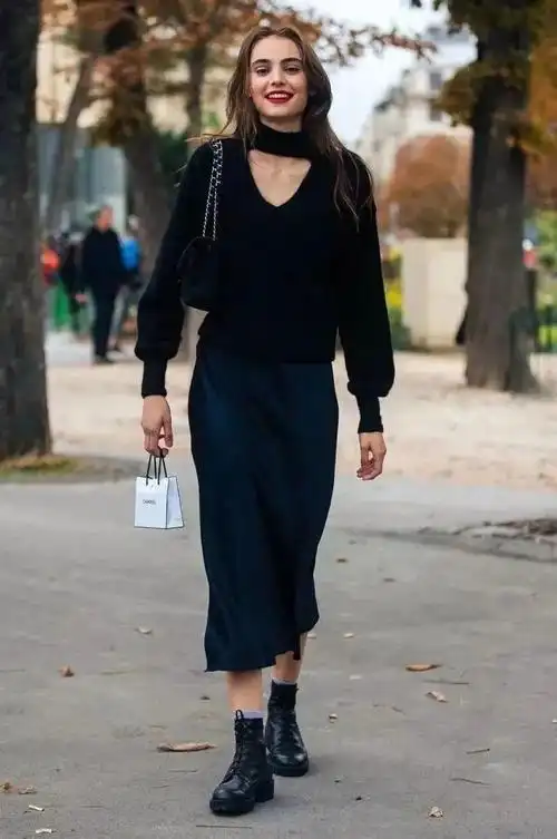 女士马丁靴搭配什么裤子好看(男士马丁靴怎么搭配衣服)插图