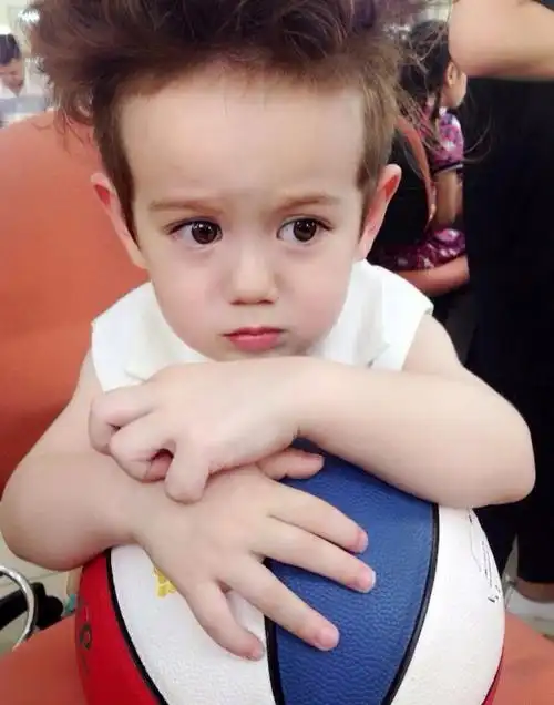 《放开我北鼻》的中美混血宝宝,萌娃jackson周嘉诚,帅气不失可爱的男