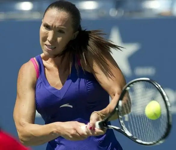 组图:扬科维奇翘臀回球很性感 美少女清秀可爱