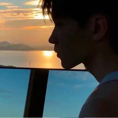 落日余晖很温暖的浪漫男生头像 魅力值爆棚的成熟少年头像图片集_男生