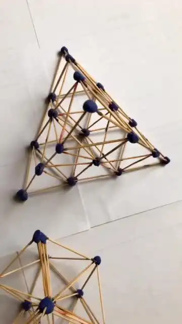 橡皮泥和牙签的结合,造就了立体图形,不错吧!