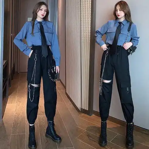 工装裤的风格的搭配真的还是蛮百变的,索然它本身就是酷的存在,但通过