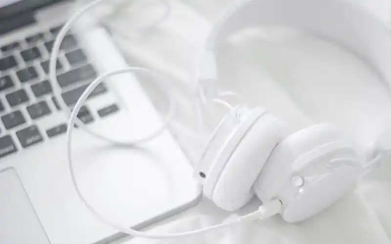 简单白色系唯美高清图片桌面壁纸