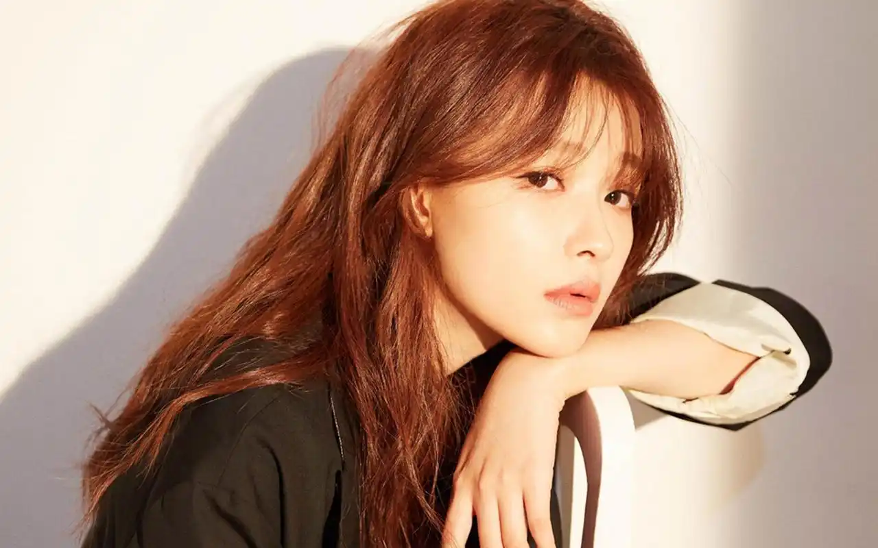 孙怡甜美灵动时尚写真图片电脑壁纸