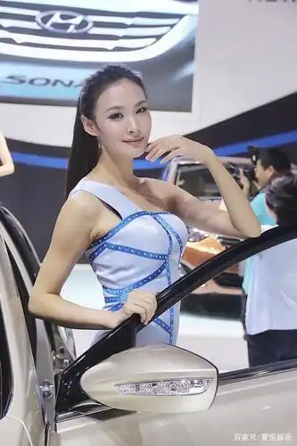 虽然王紫馨在娱乐圈并没有大紫大红,但是在车展与广告这方面就发展不