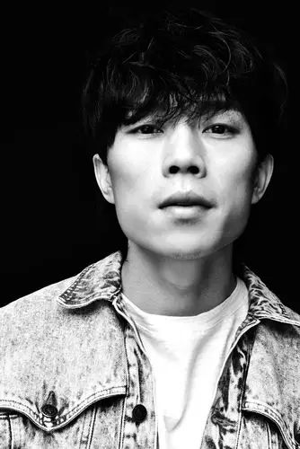 本月榜单亚军歌曲来自原创民谣歌手赵雷的新作《小人物》,讲述了小