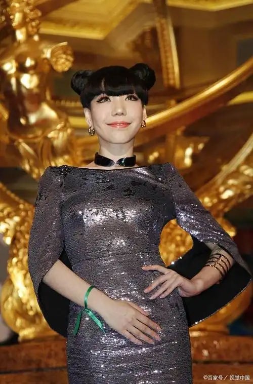 吴莫愁——一个充满个性的"烟嗓女生"