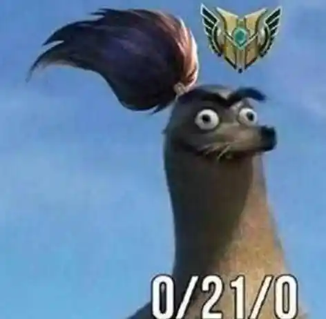 进入游戏,按键盘组合键"ctrl 6"游戏角色头顶就会显示英雄成就表情.