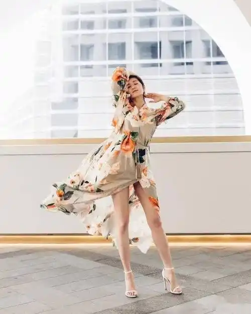 陈自瑶自揭长裙有料到 上下齐露怪风吹裙底_单身_派对_网友