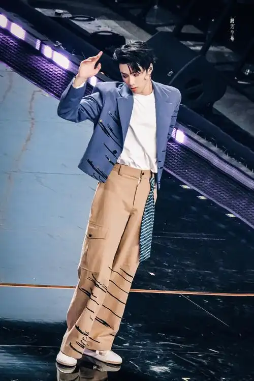 刘耀文叁重楼暨出道四周年演唱会