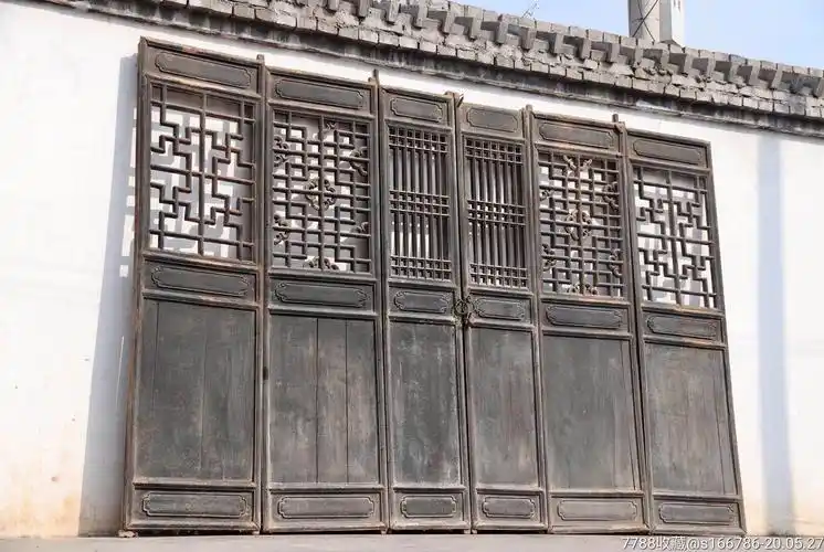 六扇隔扇清中期此器上下起鼓开光中部高浮如意卷草纹饰整作高浮线条