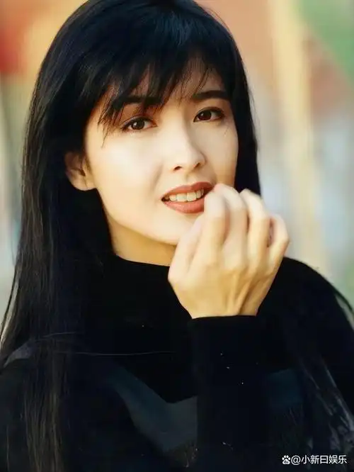 周慧敏,90年代的香港一线女星,被誉为"玉女掌门人".