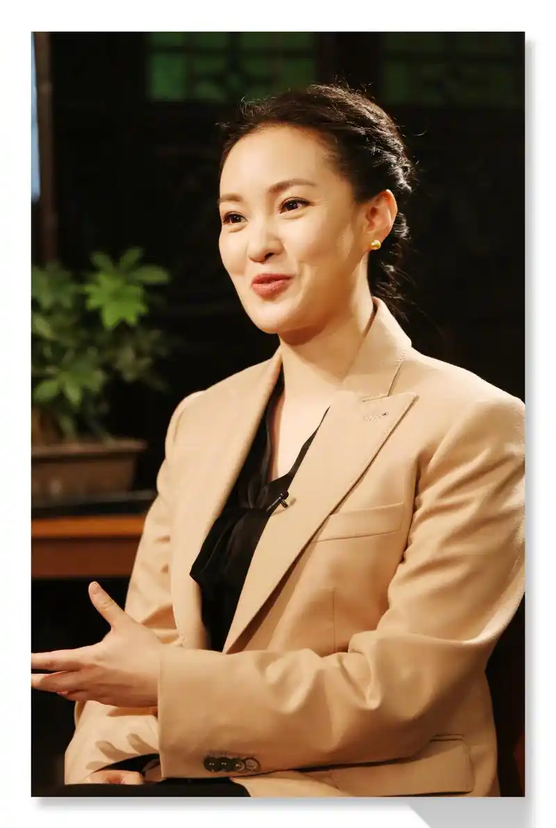 作为优秀歌唱家,雷佳一直致力于推广中国民族歌曲,同时亦涉足西洋歌剧