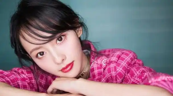 张嘉倪是一位很受观众们喜欢的女演员.