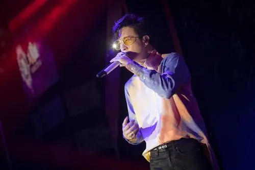 歌手薛之谦#即便情敌无数,我只钟情于你.【图源水印】