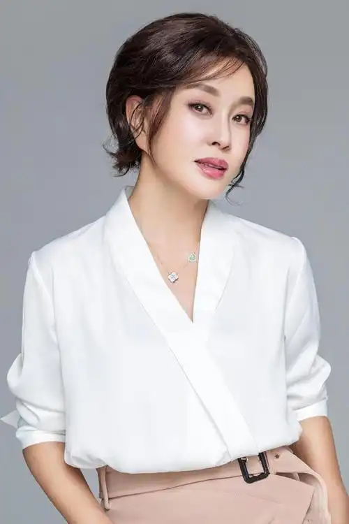 70岁刘晓庆近照惊艳网友年轻漂亮不老女神