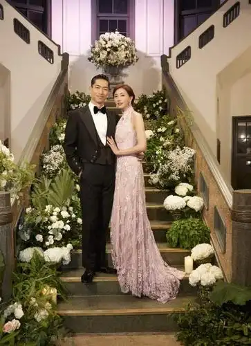 林志玲晒夫妻合体写真庆结婚两周年,与黑泽良平牵手相拥秀足恩爱